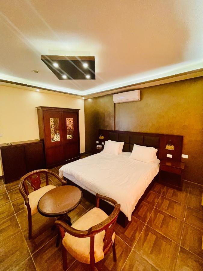 Esperanza Petra Bed & Breakfast Wadi Musa Bagian luar foto
