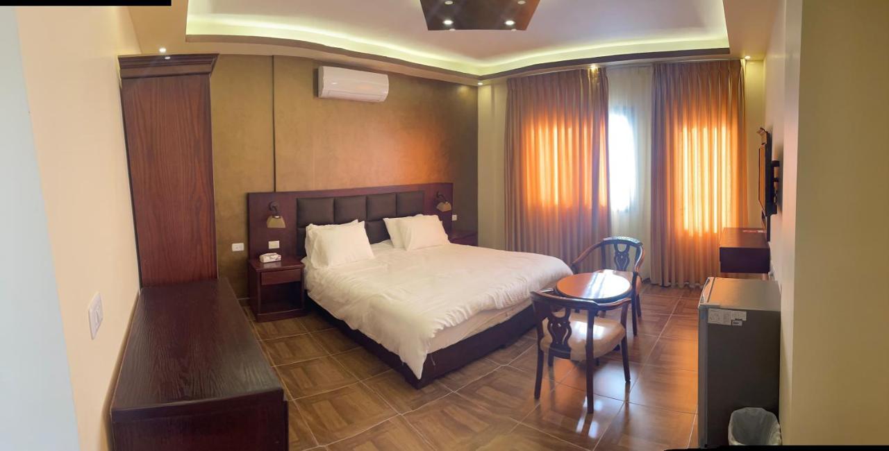 Esperanza Petra Bed & Breakfast Wadi Musa Bagian luar foto